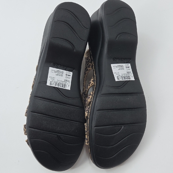 Clarks Cheetah Pattern Sandals NEW - Picture 9 of 16